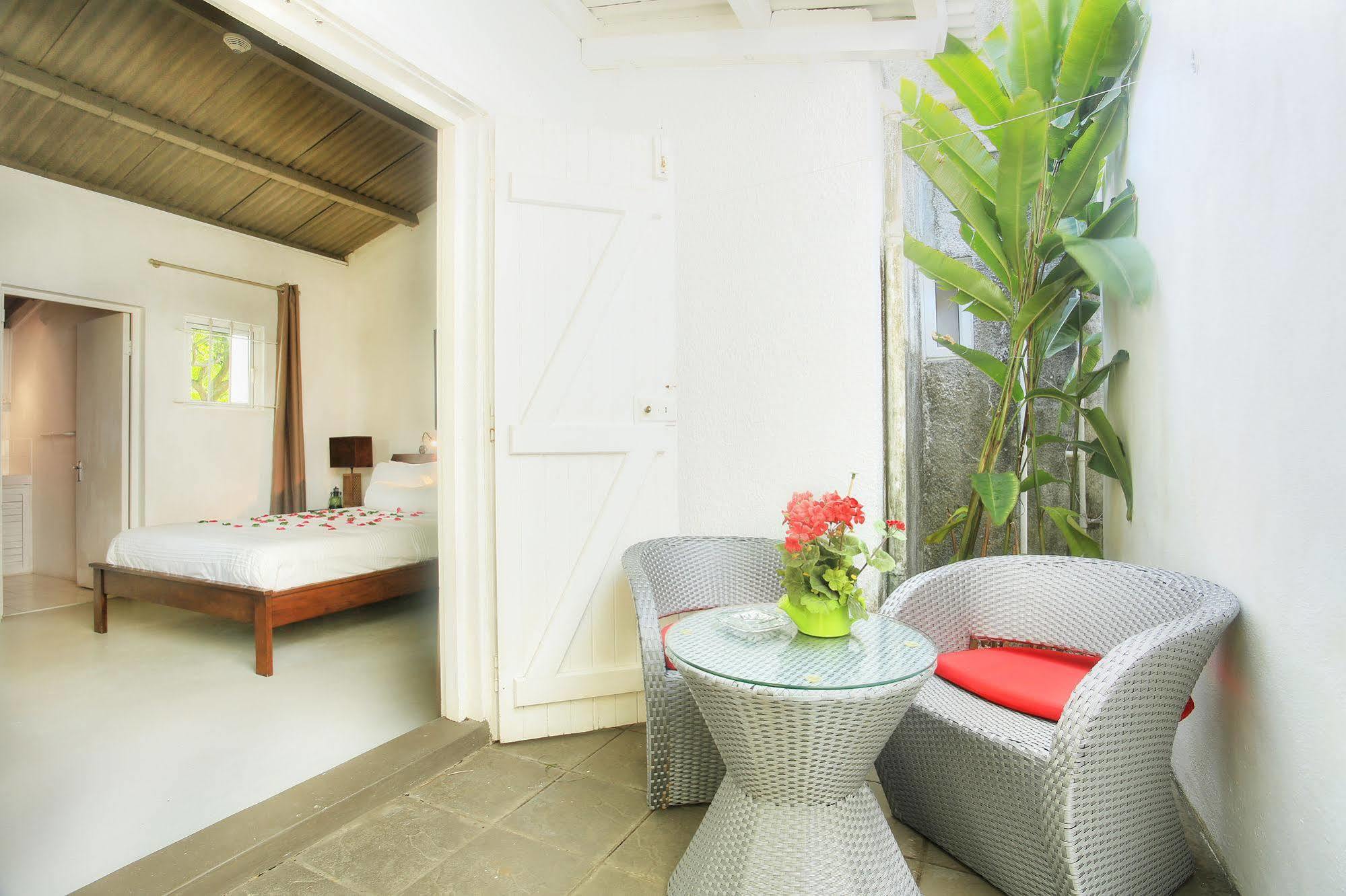 Esprit Libre Restaurant & Guest House Grand Baie Exterior photo