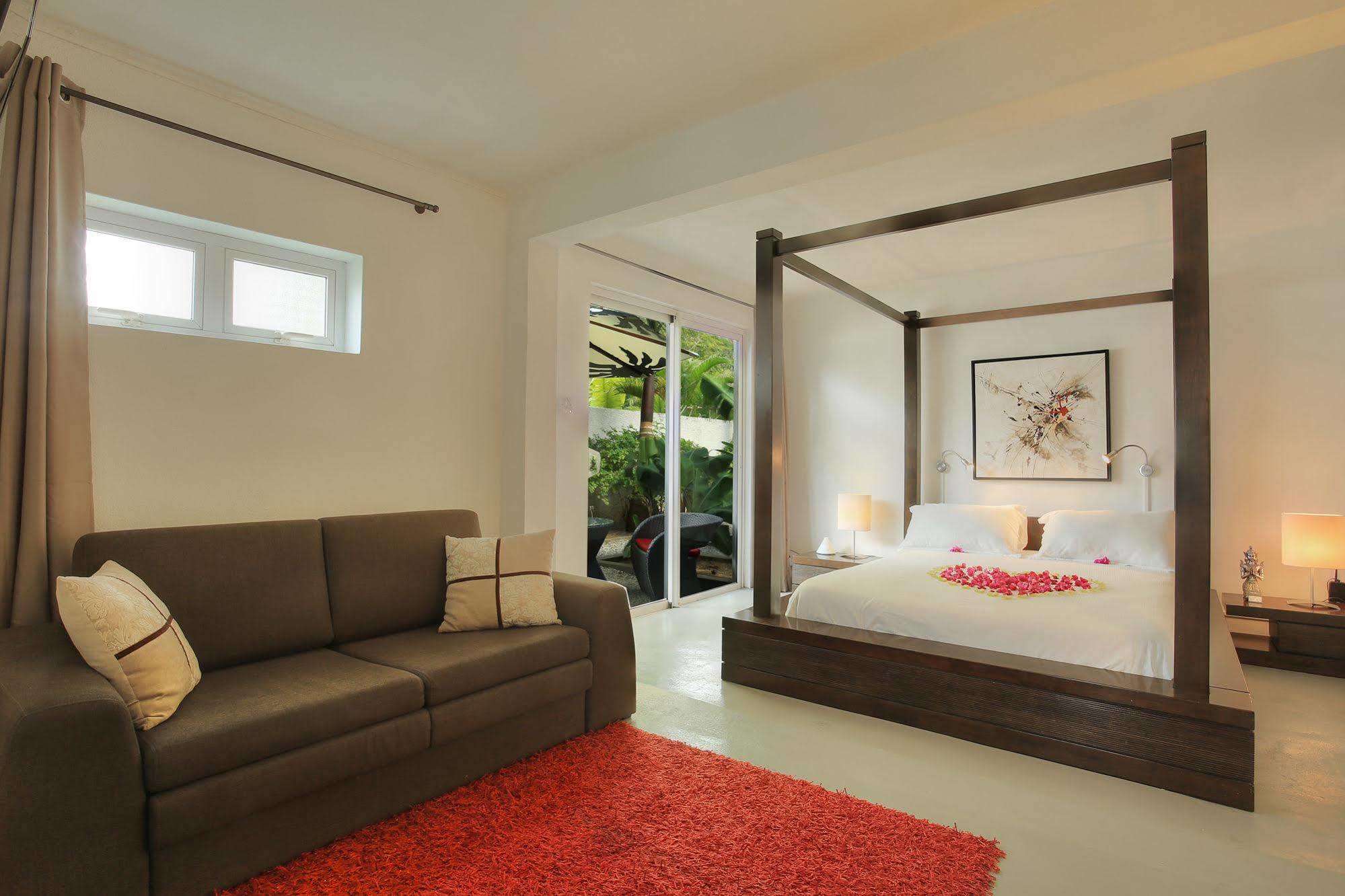 Esprit Libre Restaurant & Guest House Grand Baie Exterior photo